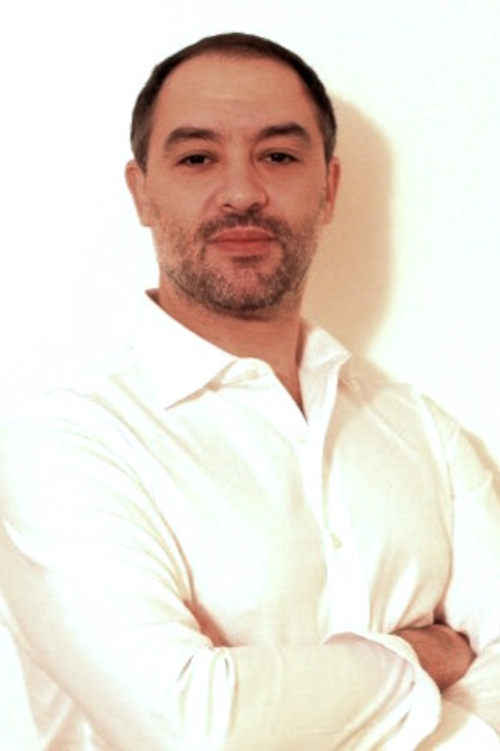 Dr.  Juan Pablo Estevez JP